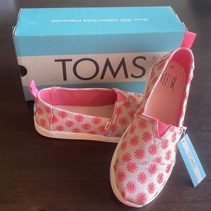 NWT Toms Coral Youth Alpargata